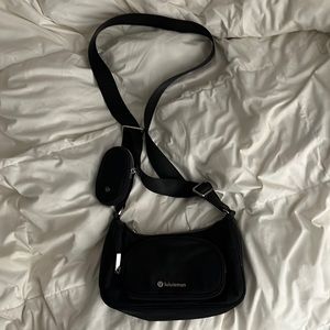 Black lululemon bag.
